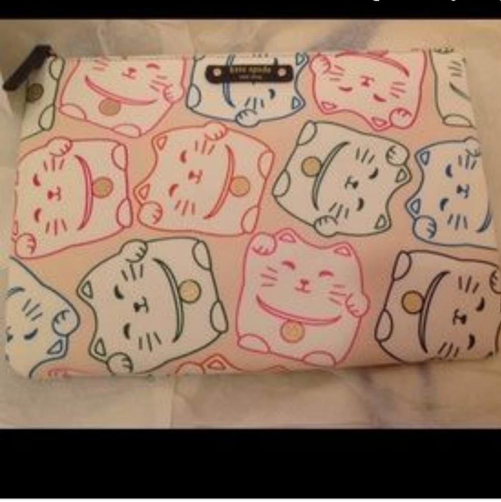 ISO coin purse to match my tote.